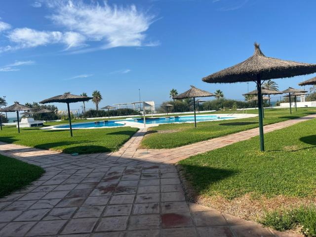 APARTAMENTO EN LA BARROSA A PIE DE PLAYA