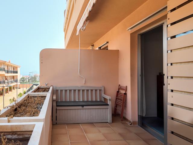 Apartamento en Los Cristianos con Amplia Terraza, Plaza de Garaje y a Poca Distancia a Pie de la Playa