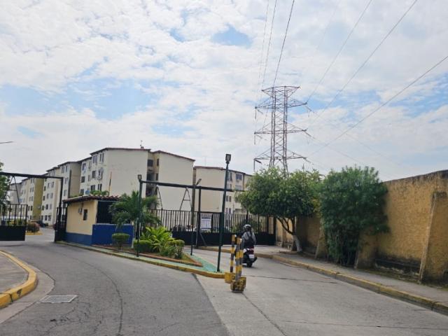 APARTAMENTO EN PARAPARAL, LOS GUAYOS. RES CARANDAY. SIRISD 102
