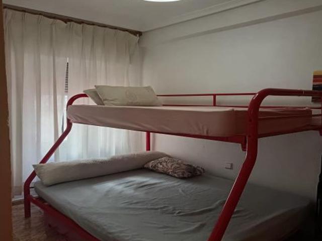 ? Apartamento en planta baja con amplia terraza y parking privado