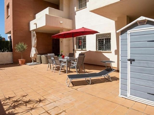 Apartamento en planta baja con gran terraza