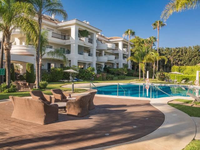 Apartamento en planta baja con interiores contemporáneos en. 227m² Marbella