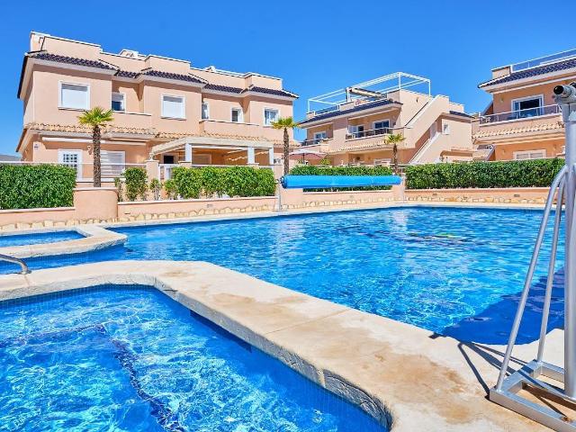 Apartamento en planta baja con vecinos arriba, en Lomas de C. 100m² Orihuela Costa
