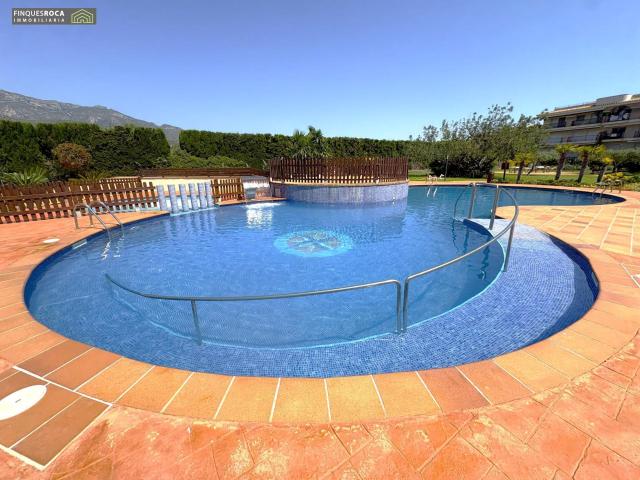 Apartamento en Planta Baja de 1 Dormitorio, con Terraza de 50 m2 en Residencial Golden Beach, para entrar a vivir, con Parking, Trastero y Piscina