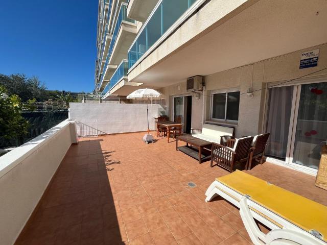 APARTAMENTO EN PLANTA BAJA DE 2 DORMITORIOS CON TERRAZA JARDIN Y PARKING INCLUIDO