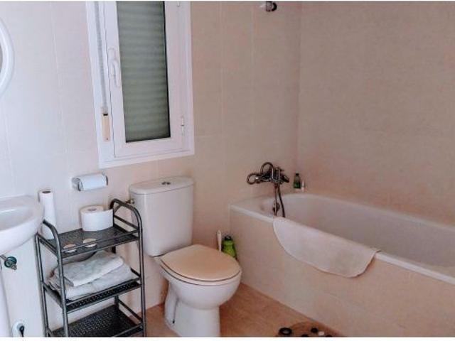 Apartamento en Planta Baja de Dos Dormitorios y Dos Baños con Terraza Privada en el Corazón de Palom