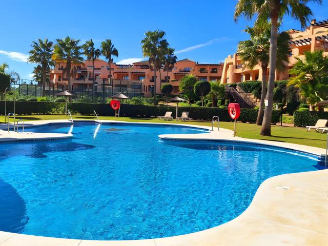 Apartamento en planta baja elevada, Casares Playa, Costa del. 130m² Casares