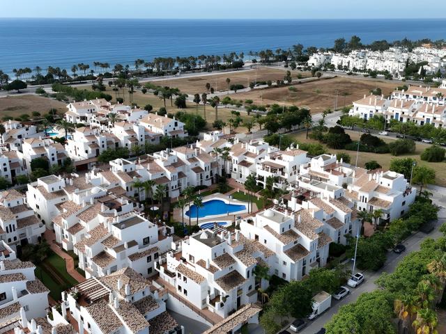 Apartamento en Planta Baja en La Gavia: Espacio y Privacidad. 121m² San Pedro de Alcántara
