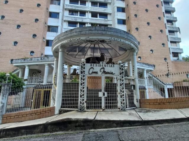 Apartamento en planta baja Res Ana María Urb El Picacho San Antonio