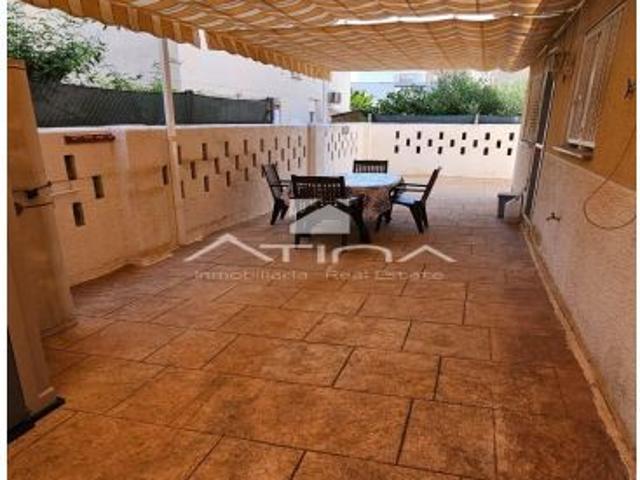 Apartamento en planta baja se encuentra en la 5 línea de la playa de Bellreguard, a tan solo 300 me