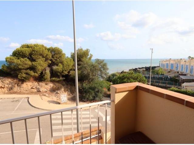 APARTAMENTO EN PRIMERA LÍNEA CON ESPECTACULARES VISTAS AL MAR EN AGUAMARINA