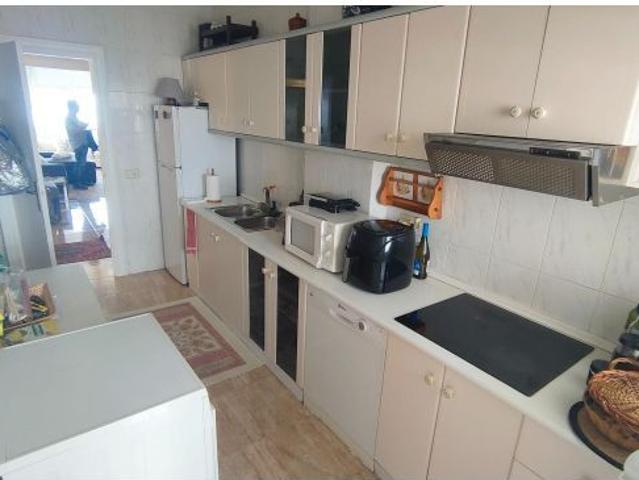 APARTAMENTO EN PRIMERA LÍNEA DE MAR CON 3 DORMITORIOS Y ESPECTACULARES VISTAS AL MEDITERRÁNEO – ZONA