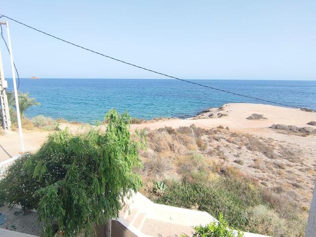 APARTAMENTO EN PRIMERA LÍNEA DE MAR CON 3 DORMITORIOS Y ESPECTACULARES VISTAS AL MEDITERRÁNEO – ZONA CALYPSO, SAN JUAN DE LOS TERREROS