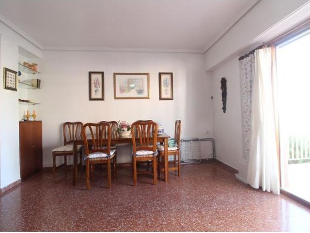 APARTAMENTO EN PRIMERA LINEA DE PLAYA CON GARAJE, PISCINA Y TENIS