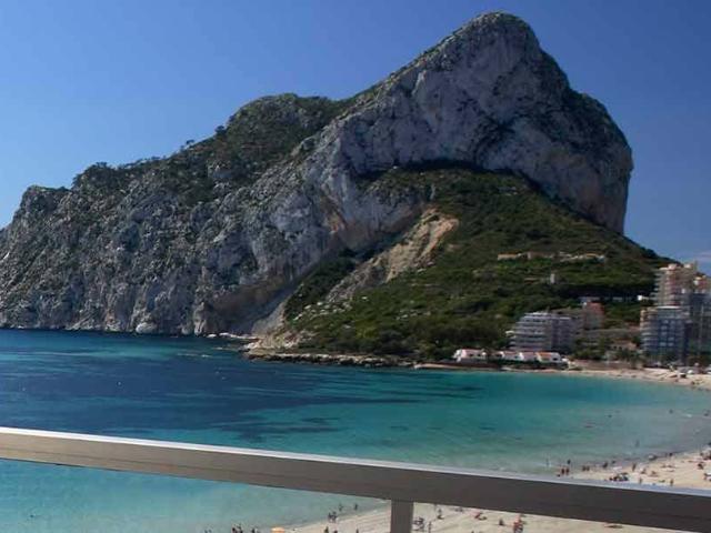 APARTAMENTO EN PRIMERA LINEA DE PLAYA DE LEVANTE