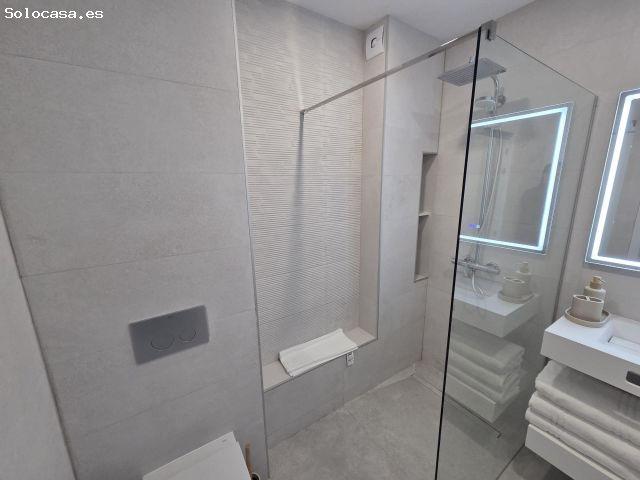 Apartamento en primera línea de playa en Estepona con vistas panorámicas al mar