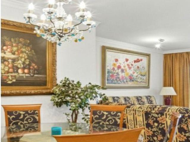 Apartamento en Primera Línea de Playa en Puerto Banús