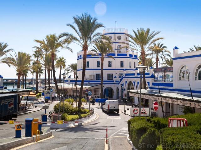 APARTAMENTO EN PRIMERA LINEA PUERTO DEPORTIVO