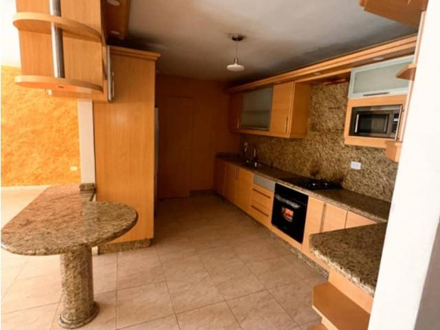 APARTAMENTO EN RES. FONTANA SUITE EDO ANZOATEGUI VE02 2036EA JVEL