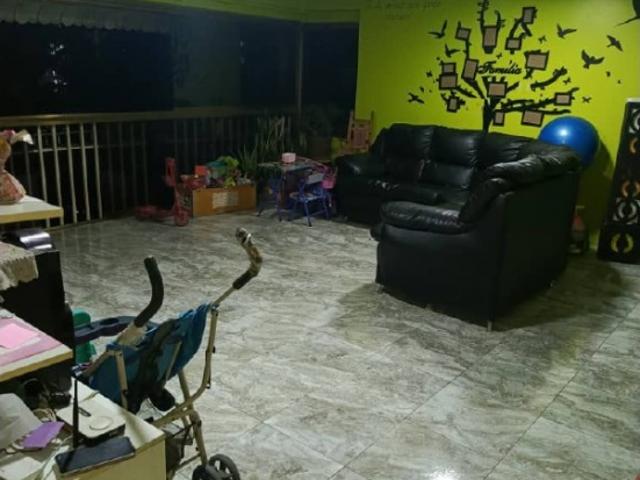 Apartamento en Res Los Laureles frente plaza Madariaga El Paraiso