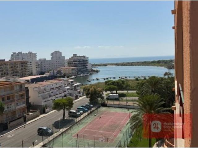 Apartamento en Roses, comunidad con piscina y pistas del tennis