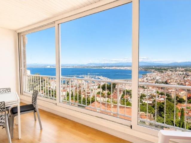 Apartamento en Roses con espectaculares vistas al mar y gran. 79m² Roses