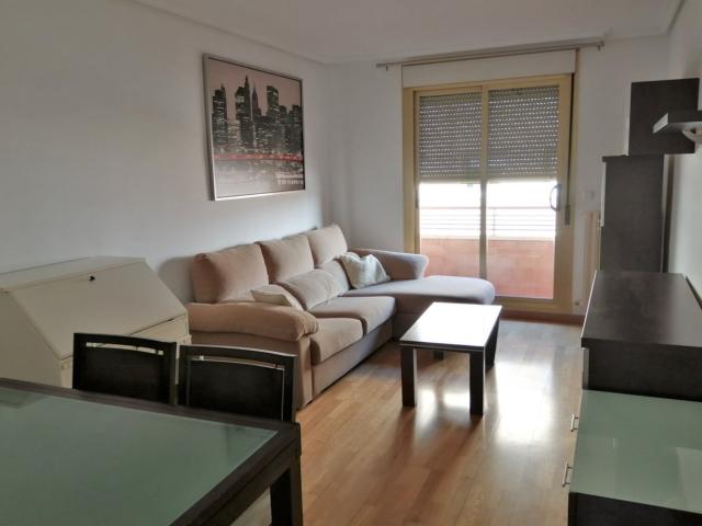 APARTAMENTO EN SAN JOSÉ CON GARAJE INCLUIDO IMPECABLE