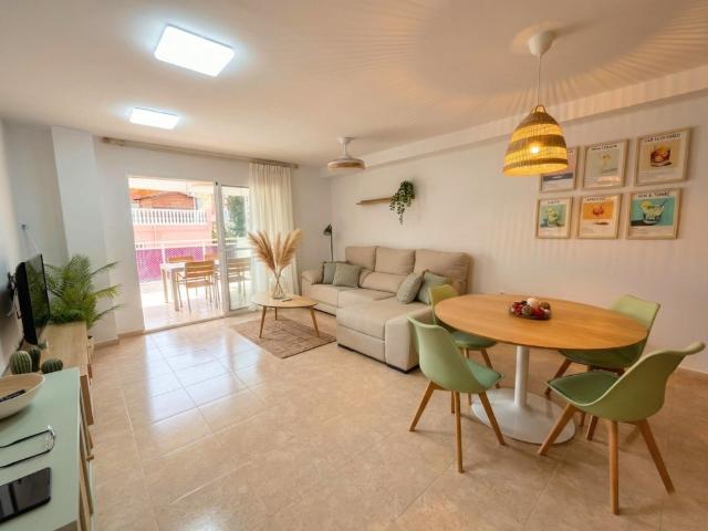 En venta, apartamento en segunda línea de playa en Moncofa, prácticamente a estrenar