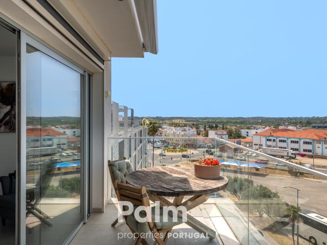 Apartamento Espaçoso com 4 Quartos e Estacionamento Privativo | Centro de Lagoa