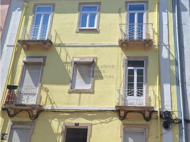 Apartamento espaçoso com excelente luminosidade