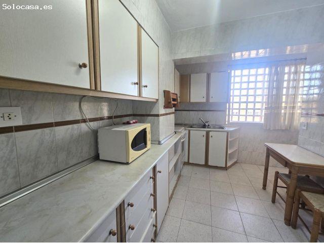 Apartamento espacioso, 3 dormitorios, 1 baño, aparcamiento, piscina, con magnificas vistas frontales