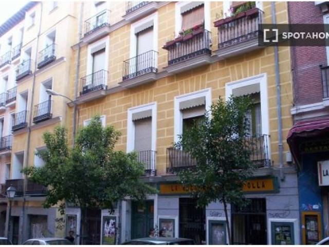 Apartamento estudio tipo loft con balcón en pleno centro de Malasaña