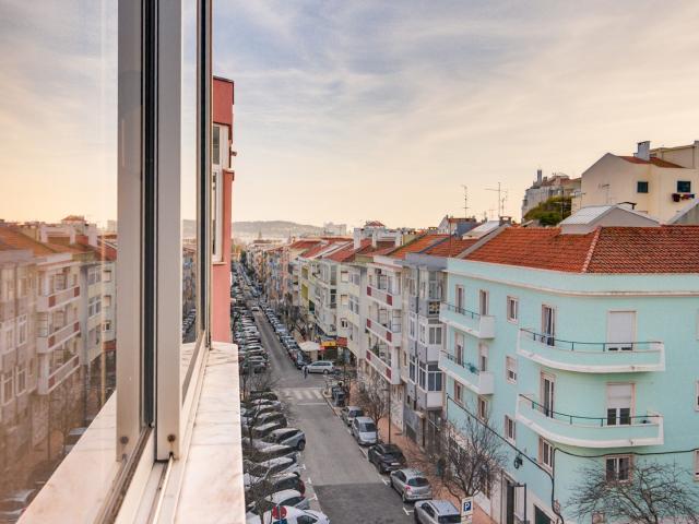 Apartamento Familiar com Vista Rio e Localização Premium em Algés! *RESERVADO