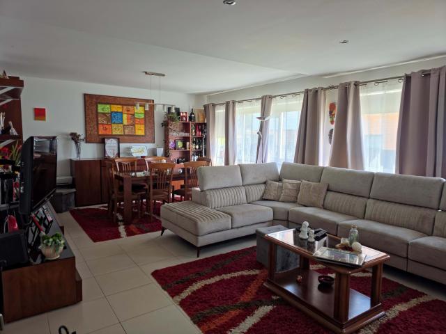 Apartamento fabuloso, familiar, T3, 2WC, Estacionamento privado. Ponta Delgada Centro. Completamente mobilada