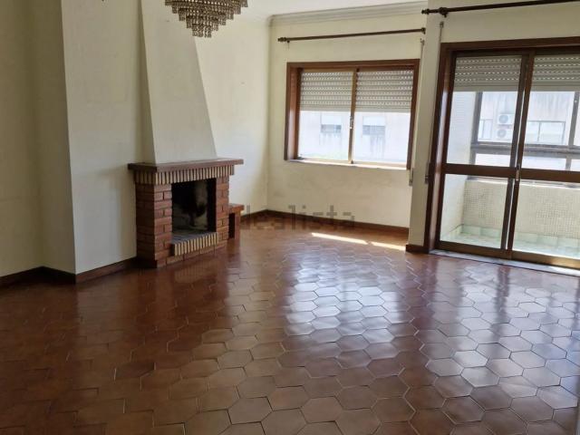 Apartamento, Ferreiros e Gondizalves