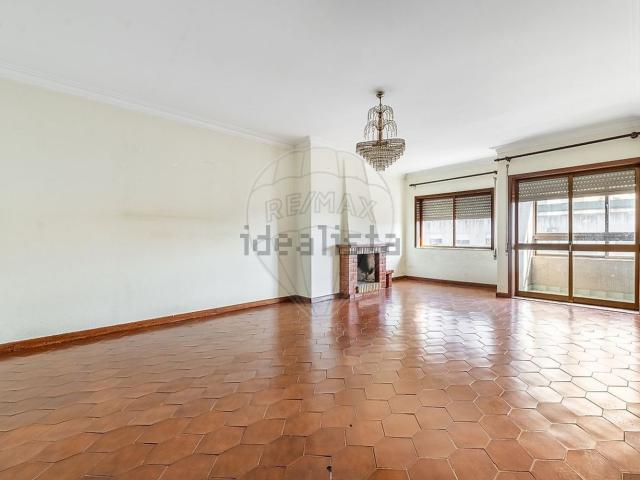 Apartamento, Ferreiros e Gondizalves