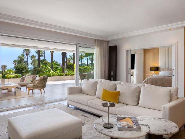 Apartamento frente a la playa con maravillosas vistas medite. 270m² Marbella
