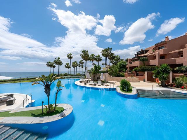 Apartamento Frente al Mar de 3 Dormitorios con Licencia Turí. 110m² Estepona