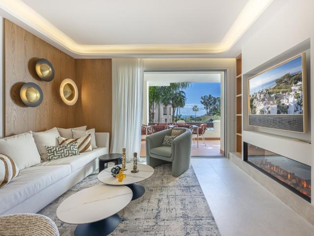 Apartamento Frente al Mar Totalmente Renovado en Bahía del V. 145m² Estepona