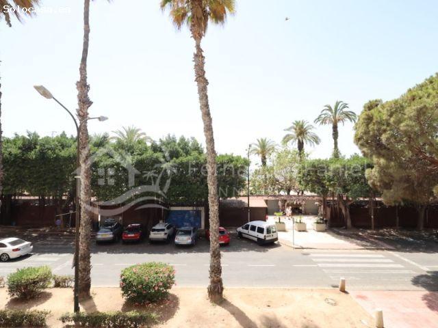 Apartamento frente al nuevo puerto en Torrevieja