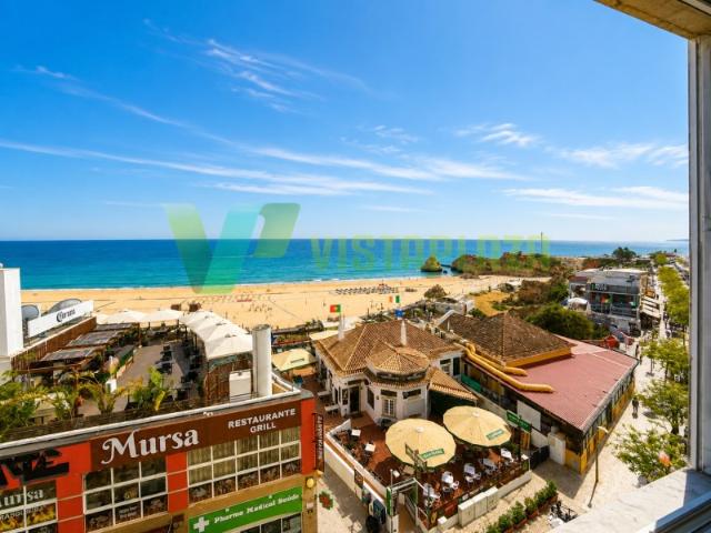 Apartamento frente mar com dois quartos, todo equipado