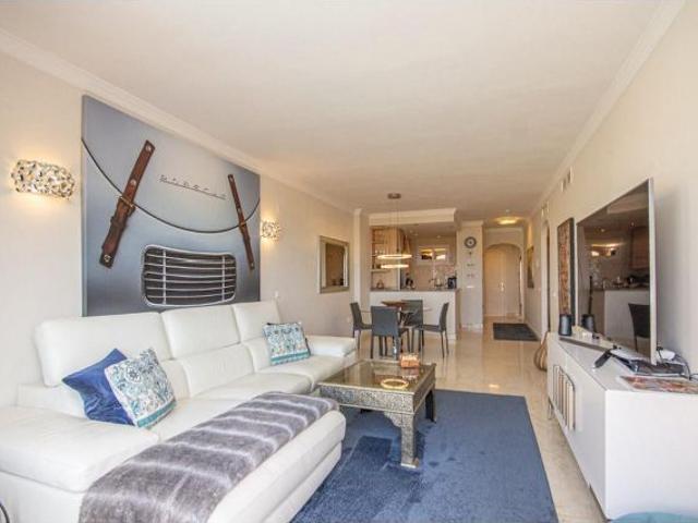 Apartamento impecable con vistas al mar, totalmente amueblado