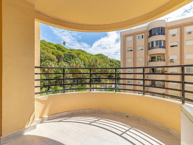 Apartamento impecable en esquina en la quinta planta con vis. 98m² Marbella