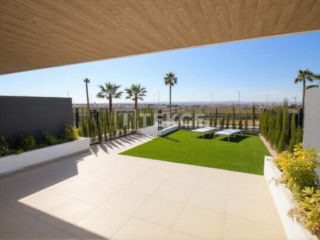 Apartamento jardín con piscina y aparcamiento en Torrevieja