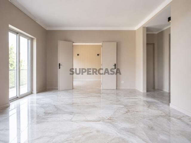 Apartamento junto ao Parque Júlio Ferraz e Praça S.João Batista no Centro de Almada
