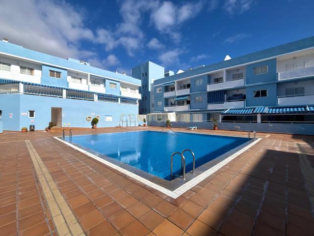 Apartamento junto al mar en el Puertito de Güímar con piscina, garaje y trastero
