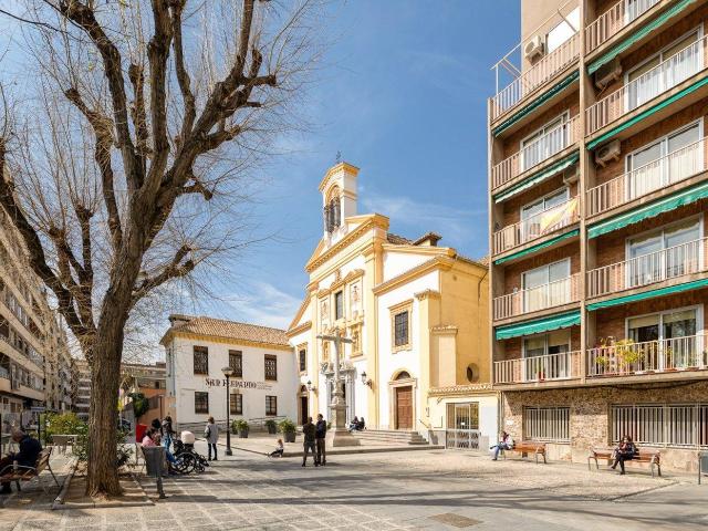 APARTAMENTO JUNTO PLAZA DE GRACIA