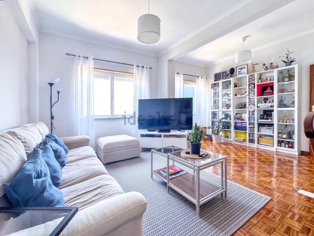 Apartamento, Laranjeiro e Feijó