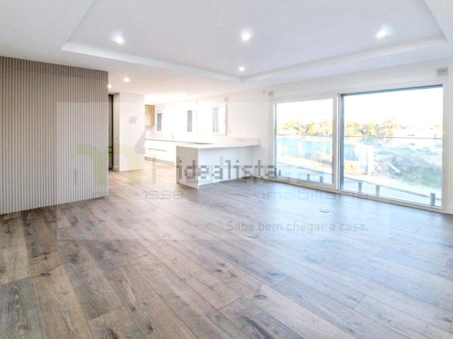 Apartamento, Laranjeiro e Feijó