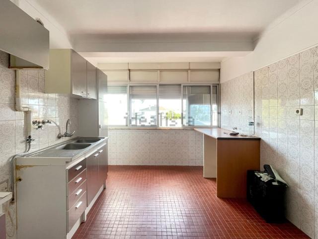Apartamento, Laranjeiro e Feijó